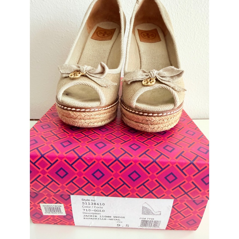 Tory Burch Logo Jackie Espadrille Wedge Sandals Gold Canvas Peep Toe Bow 9 B - Picture 3 of 7